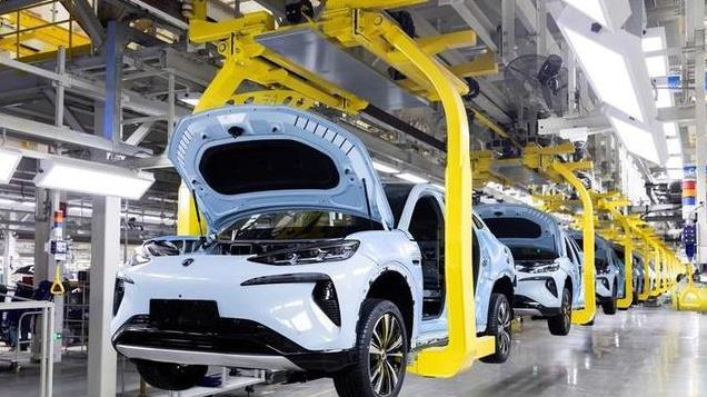 又一大型车企暴雷，公司业务崩盘、大规模裁员，多部门就地解散