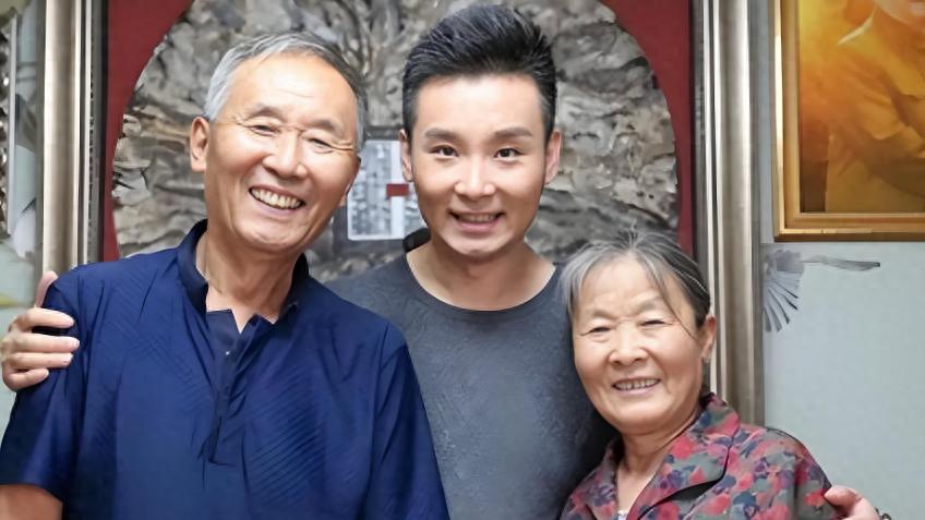 从穷小子到春晚明星，刘和刚如何逆袭人生？