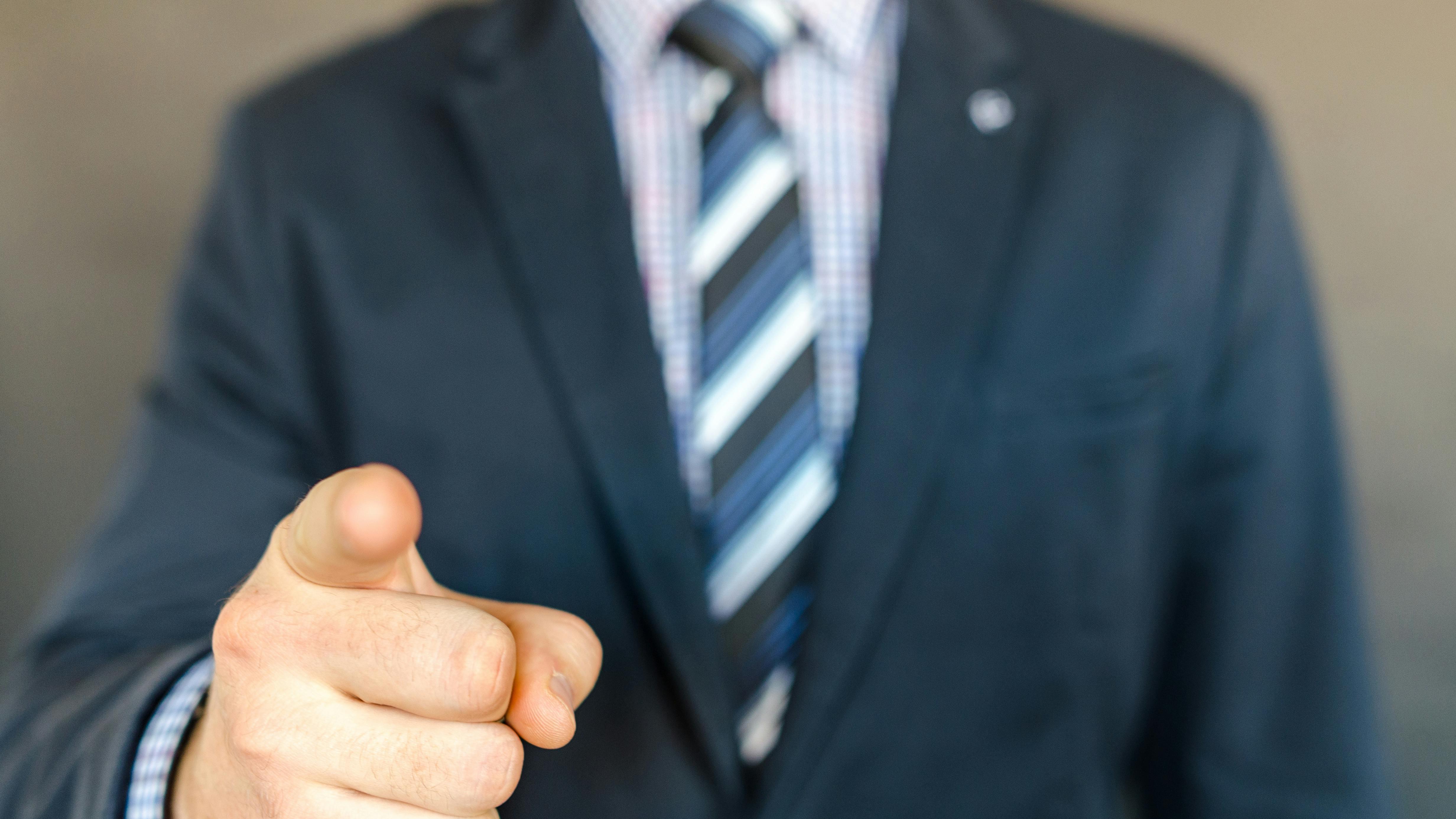 饭局上，客人敬酒说“不喝就是看不起我“，千万别说这句话