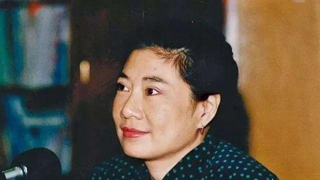 亦舒小说中的23个经典句子，总有一句写进你的心里！