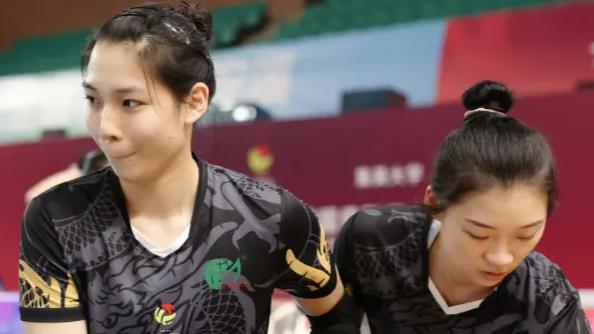 女排两大副攻被央视点名！其中一人未来之星，另一人生涯坎坷最可惜