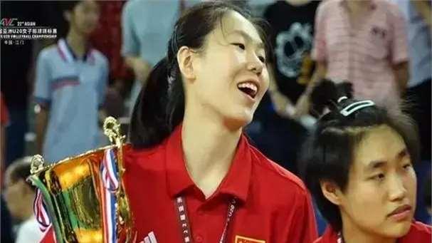 新女排14人大名单出炉！45岁少帅上位, 奥运冠军刘晓彤全力辅佐