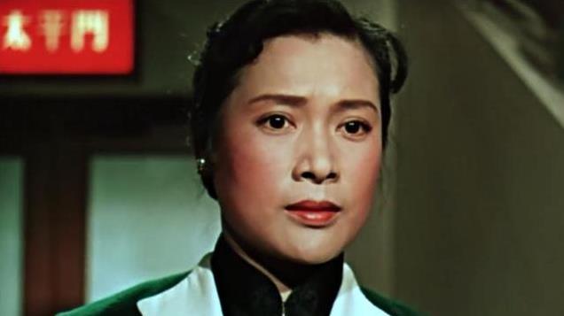 老电影《女篮5号》幕后：秦怡为角色学打篮球，贺龙元帅出手相助