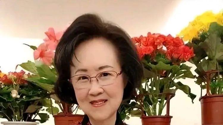 琼瑶花葬，曝92岁前夫庆筠亲临送别，60年前埋怨琼瑶毁了他作家梦