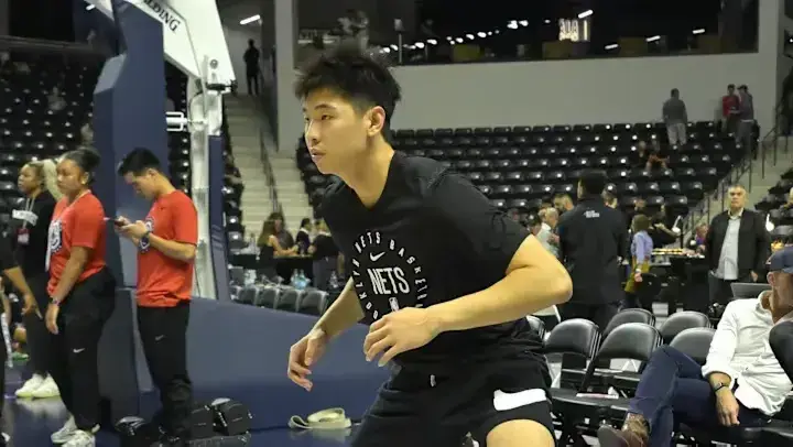 留下挣扎还是回国发展？明知大概率会被裁，为啥崔永熙还选择NBA