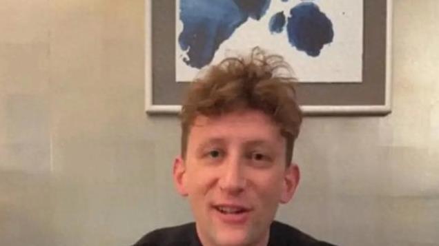 埃文凯尔单干了，身边的翻译和助理都换了，疑因利益纠纷分道扬镳