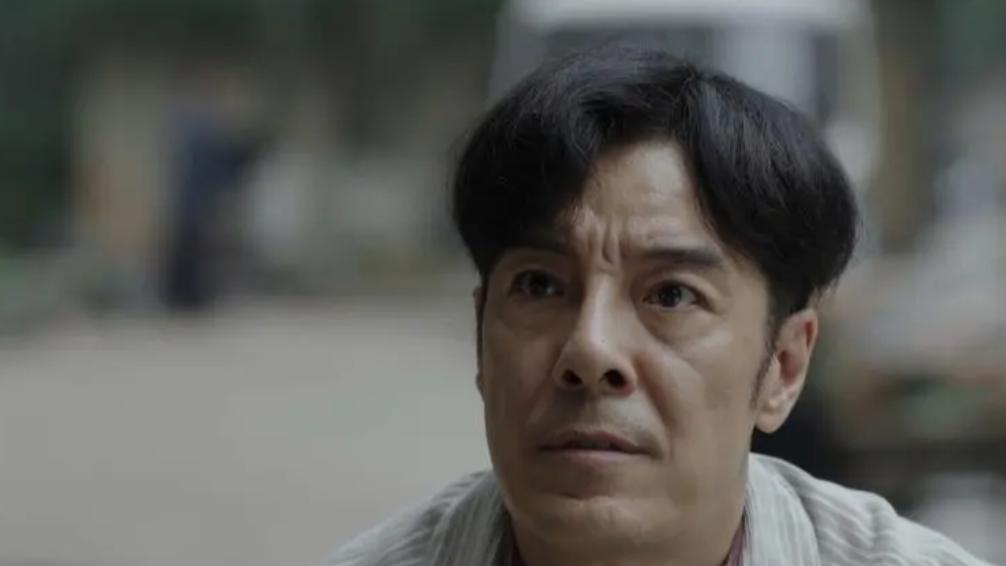 父亲住院，十几年没回家的儿子拒绝看望，儿子：他把房子给了二姐