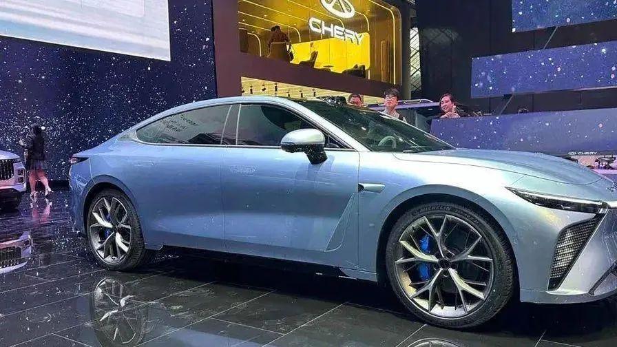 奇瑞杀手锏新车！全铝底盘，终身质保，最高配仅3.69万