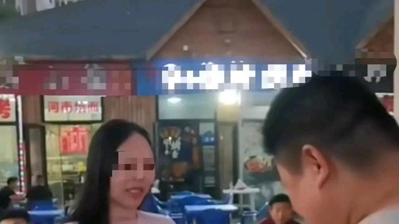 街头新景：拥抱服务引热议，情感需求背后的创新营销