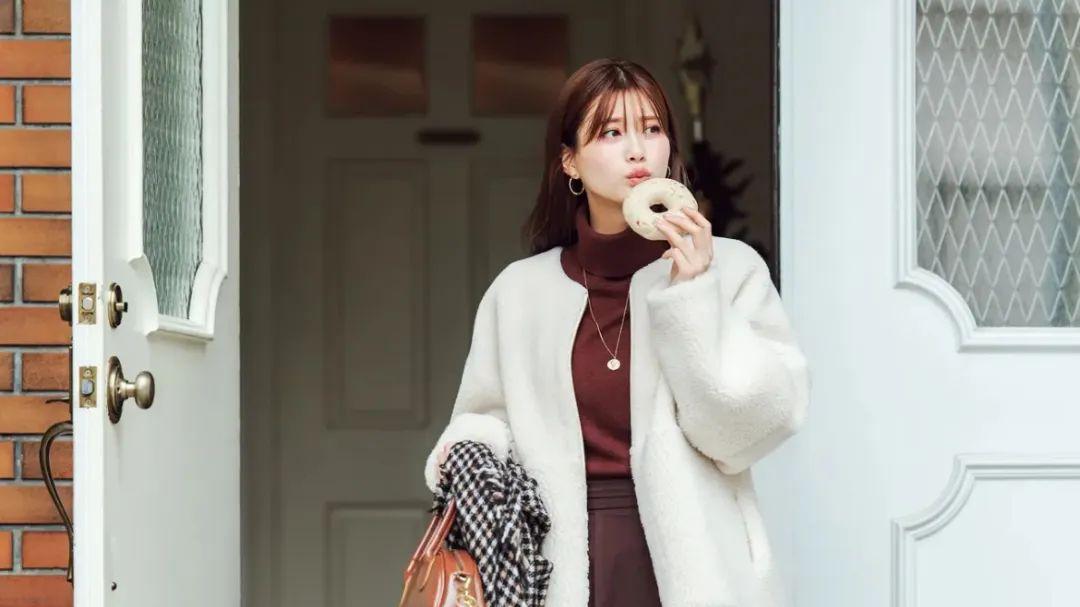 冬天的外套搭配, 再也没有比这更“傻瓜”的套路了.