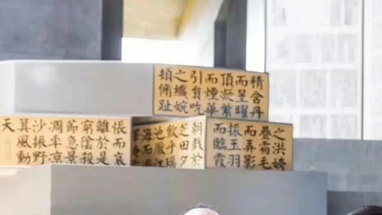网友晒窦唯近照，刮掉胡子剪去长发本人帅很多，将参加书乐会展
