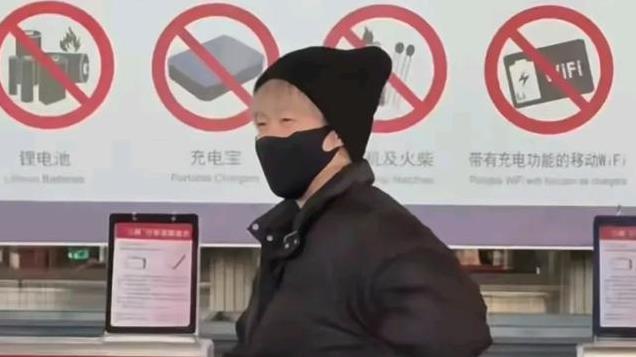王楚钦机场怒斥粉丝，代拍乱象引热议，明星权益何在？