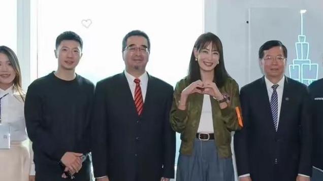 小S闺蜜贾永婕晒出和马龙合照，女神一秒变成花痴，笑得合不拢嘴