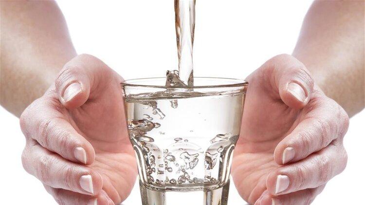 寿命长短，喝水便知？提醒：喝水后若出现这4个异常，应尽早就医