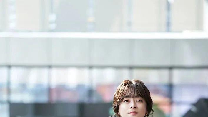 韩国知名男星新戏大突破！“扮女装狂甩14斤”，网友：美貌让人流口水！