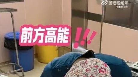 篝火围拢起来