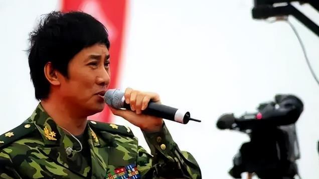 娶富婆为妻后，他从铁路工人变春晚歌手，承诺不变心的他做到了吗