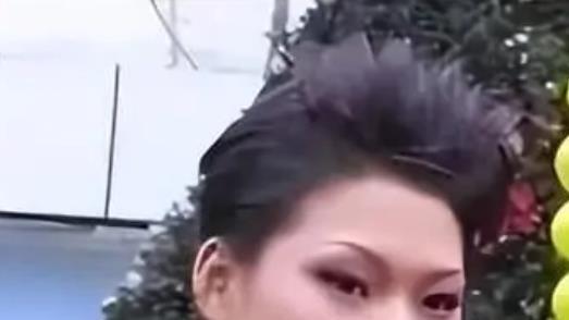 李铁一审被判20年，庭审画面曝光，还是长发人胖了，家人都没来