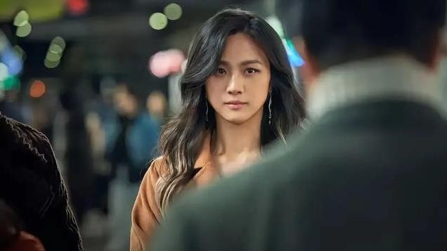 汤唯“一脱成名”后，事业陷入低谷，遇到良人再度腾飞，火爆韩国