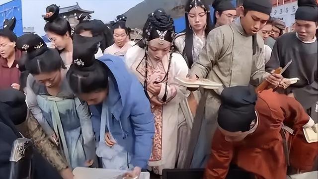 横店20万群演现状：懒汉光棍遍地，美女泛滥成灾，他们要如何生存