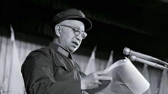 对越反击战为何不让粟裕挂帅？两点原因无法挂帅，只能选择许世友