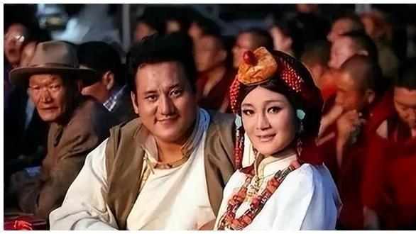 歌手降央卓玛：因丈夫高颜值疯狂倒追，婚后生3胎，如今怎么样了