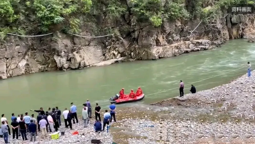 重庆巫溪: 堂兄弟三人夜钓时遇涨水失联，有一个男孩家里特别可怜