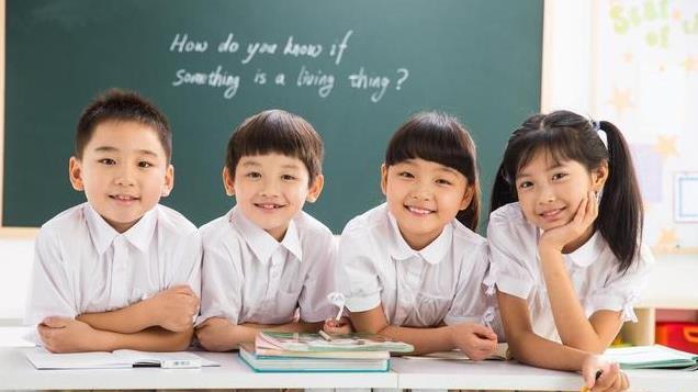 四川高中教师与学生办公室内行为不雅，引爆舆论，教育局已介入！