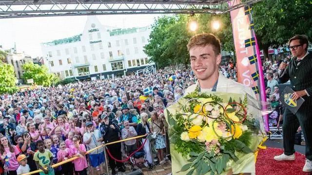 3万人小城因1银牌得主沸腾了？这2枚银牌为何让瑞典小镇成为全民焦点？