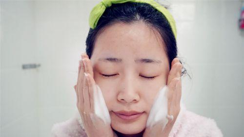 男生祛痘印用什么洗面奶好