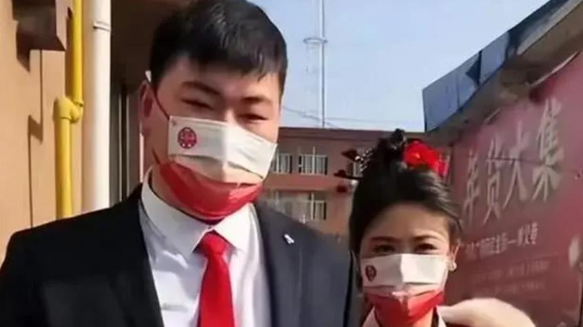 大衣哥当爷爷后人气火爆，朱小伟座驾超低调，陈萌相夫教子很踏实