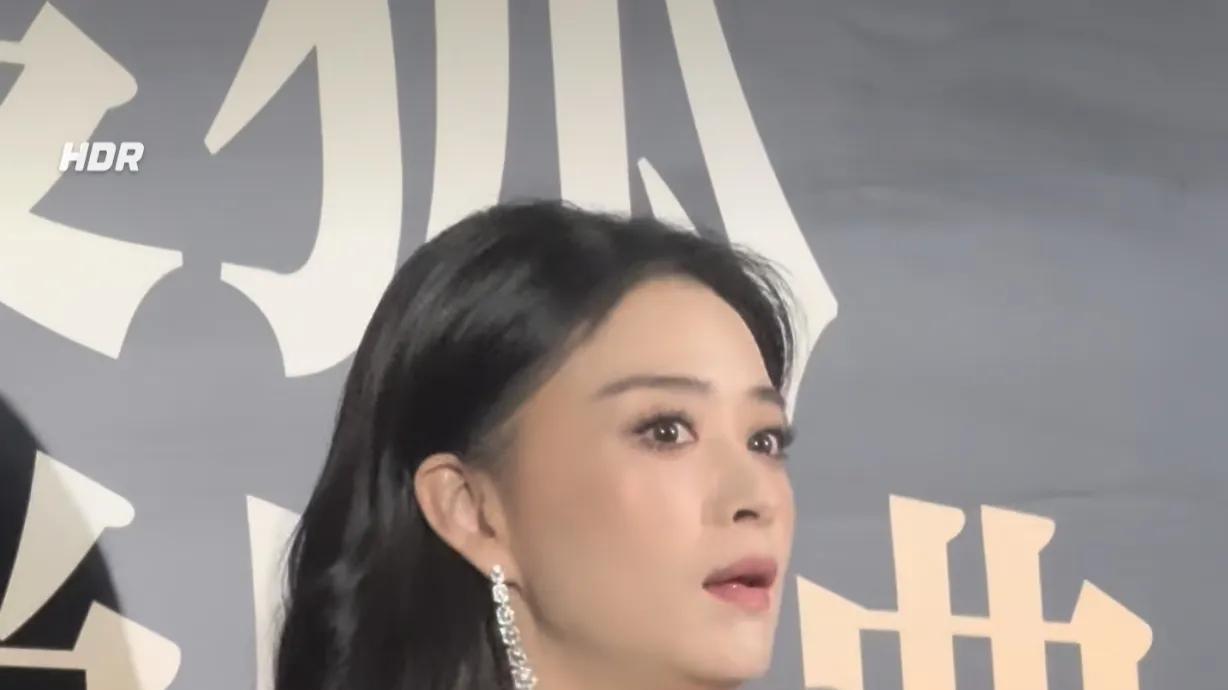 时尚盛典上女明星争芳斗艳，为了讨好观众后发现: 费力不讨好！