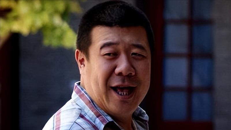 “配角”秦卫东：喝酒毁掉2段婚姻，如今判若两人，还好3婚幸福