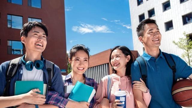 爱的传承：在温暖与孤独之间的岁月