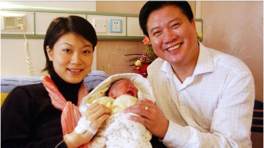 20年后，再看万梓良的境况，娶了河南空姐郭明黎是他最正确的选择