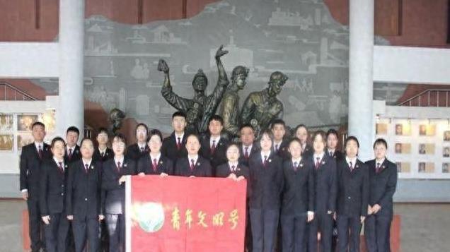 参观矿史馆，为新生力量“烙”上红色印记