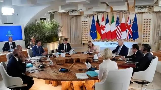 继波兰后，又一国对乌克兰发难，泽连斯基求和，但建议荒谬