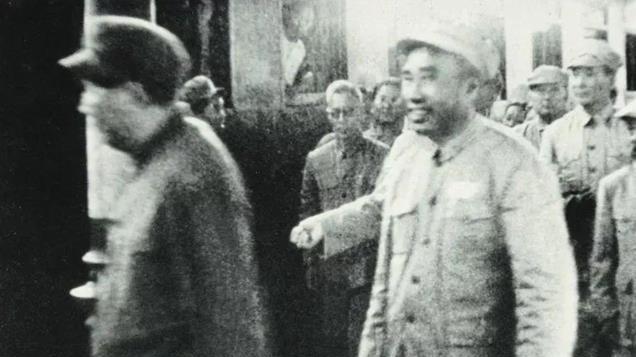 46年李立三拜访毛主席，走后主席面露不悦：让后勤部给他换套衣服