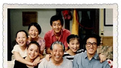 当年梁左去世，妹夫英达抱走电脑，留下百万欠条给梁十岁女儿