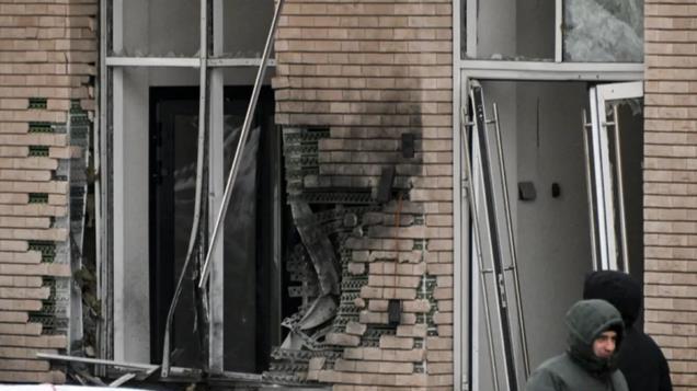 54岁俄罗斯军官家门口被炸身亡，炸弹藏电动车上，助手也难逃厄运