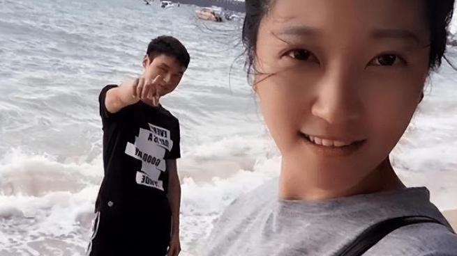 女子被前男友推下楼奇迹生还：逆境中绽放生命的奇迹