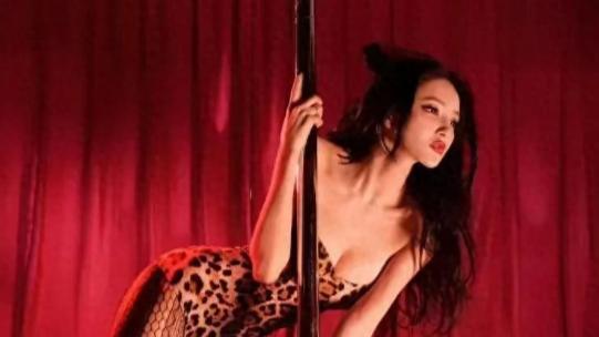 刘雨欣：惊艳体育杂志封面，跨界女神的魅力逆袭传奇