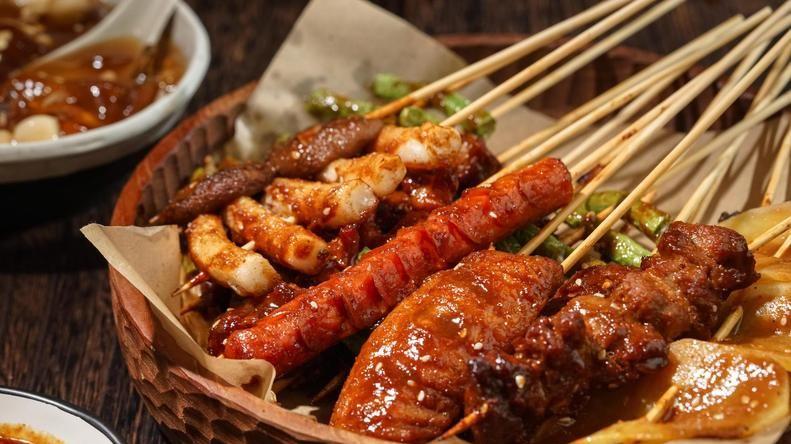炸串店陷入信任危机，银收客打造透明安心美食体验