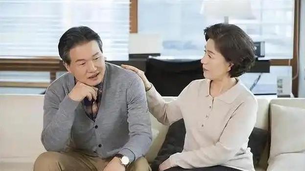 11婆婆在我家养老十年，却把退休金全给小姑子，我果断将她送走