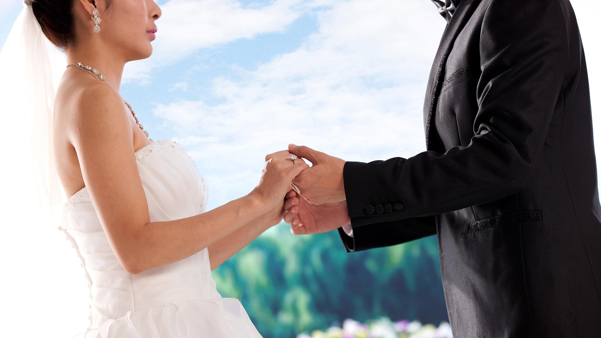 两性婚姻家庭：婚姻遭到背叛怎么办 心理导师来帮您