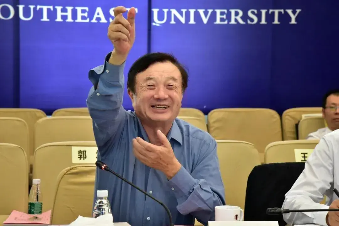 余承东到华为，同学闻听后：没听过这公司！几年后，郑宝用到访中科大，科大教授：我们学生去澡堂都拎着华为资料袋