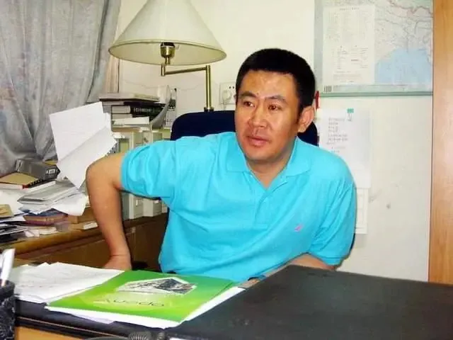 央视主持人赵赫：工作34年不买房，退休6个月后离世，临终遗言令人泪目