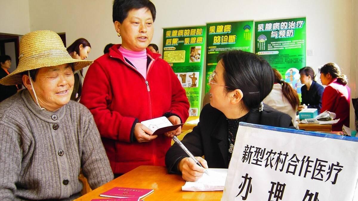 11月，新农合集中缴费开始，每户或超2000元，村长提醒了