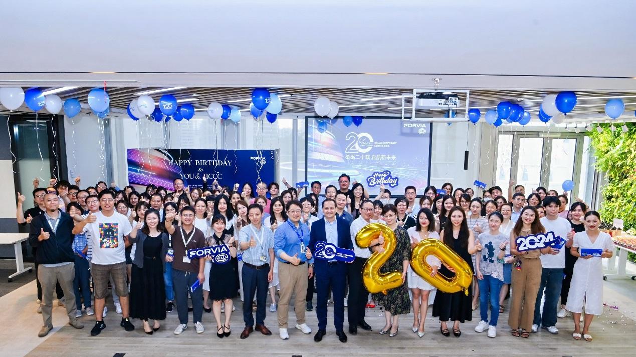 跟上电气化智能化步伐，佛瑞亚海拉持续转型