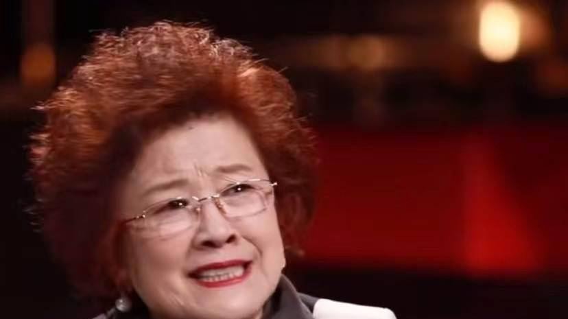 “获奖专业户”宋春丽：孕中拍戏失去生育能力，却因邓婕儿女双全